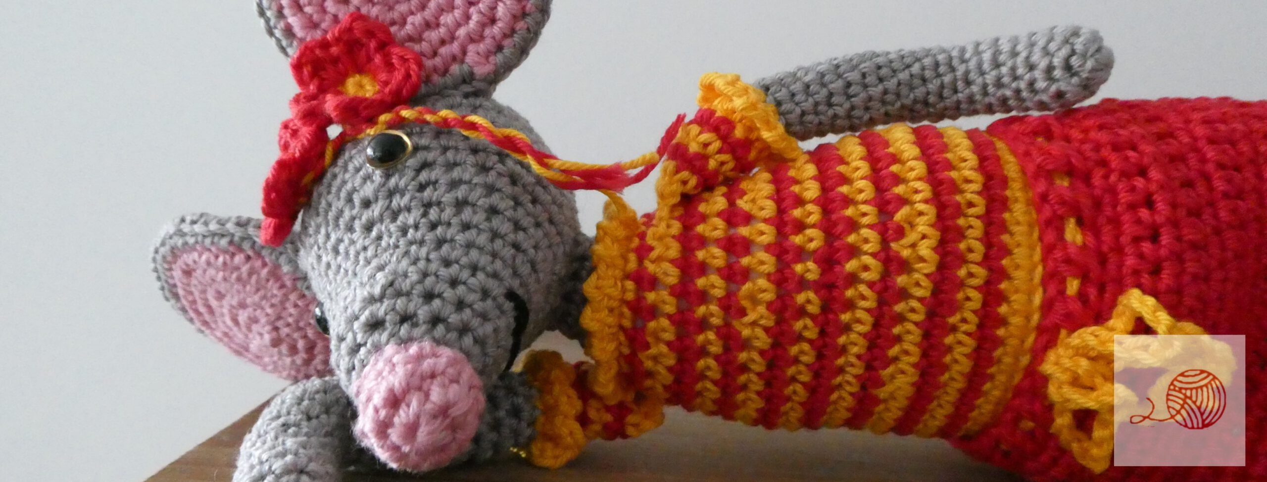 Liggende muis - aan de haak amigurumi special 2 - studiebolletjes.nl